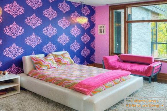 Дизайнът на стени за стени с различни тапети - снимка на спалня