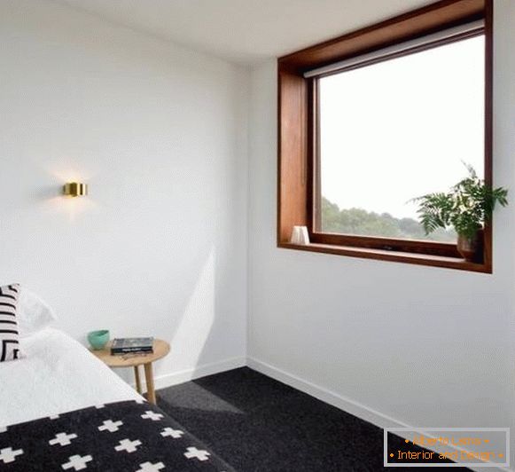 Дизайн на прозорец в спалнята - снимка на дървен прозорец