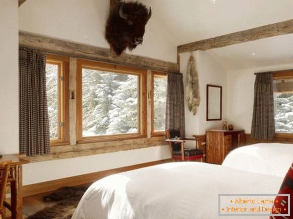 Дървени прозорци в спалнята в скандинавски стил