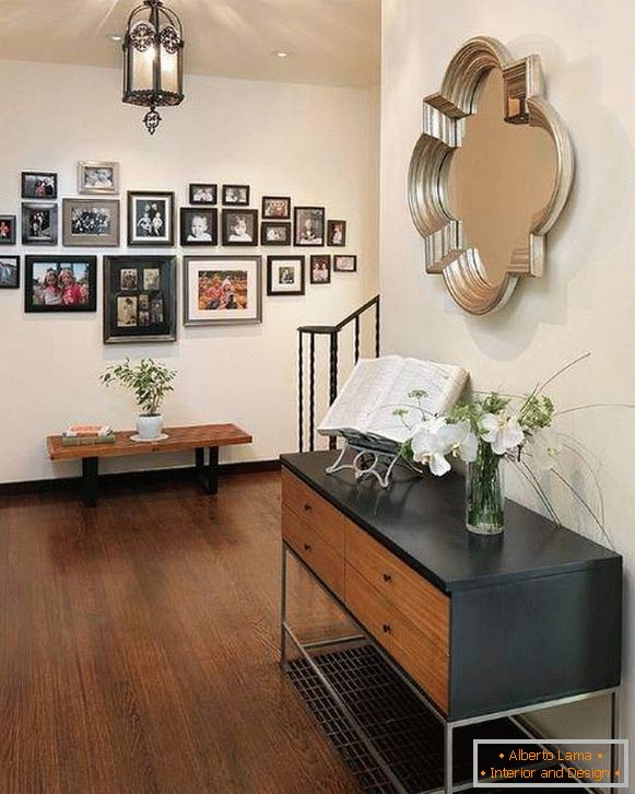 Как да затворите красиво снимки на стената - снимки на коридора