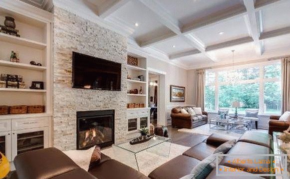 Как да украсим хола във вашата къща - интериора на хола с камина