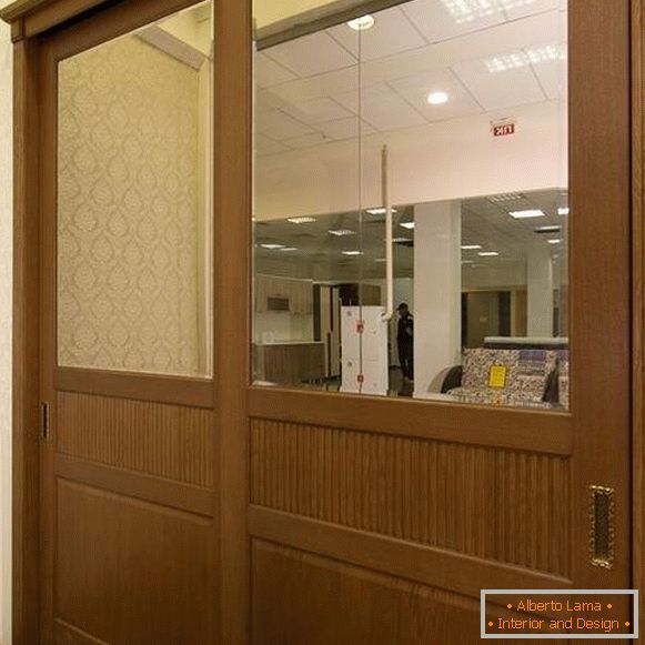 Дървени врати за вграден гардероб с огледало