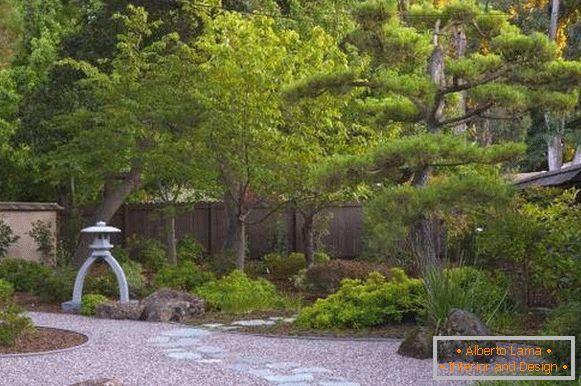 Градински пътеки - снимка в японски стил