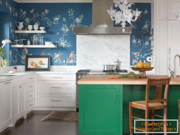 Кухня с боядисани стени