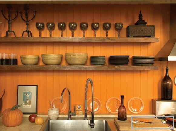 Кухненски дизайн с оранжеви стени