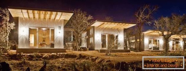 Малка евтина дървена къща в САЩ: ночью