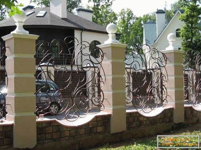 ворота и огради за частна къща фото