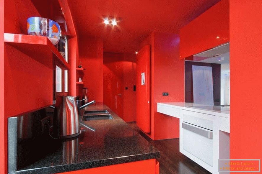 Кухня с червени стени
