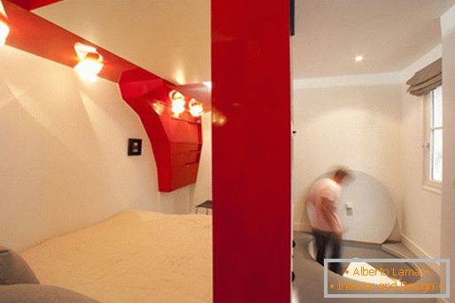 Оригиналният дизайн на спалнята: преобразуваща червена и бяла стая и баня