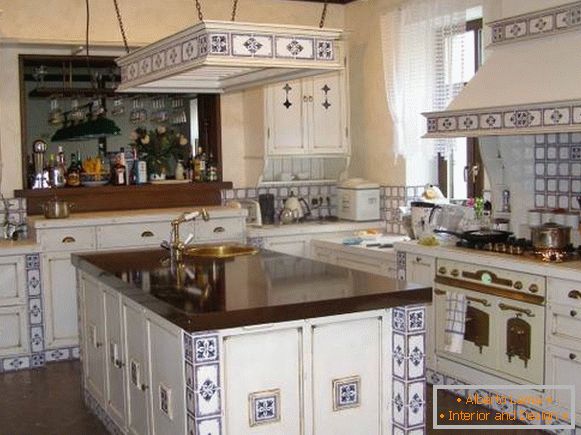 Декориране на кухнята с плочки в стила на Прованс