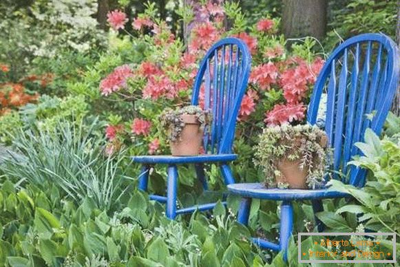 Как да украсите двора на пейзажа със собствените си ръце - снимка със стари мебели