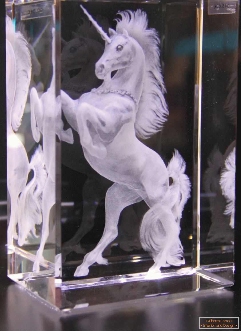 Лазерно 3D гравиране на кон в стъкло