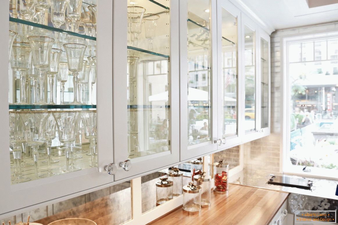 Кухненски комплект със стъклени врати