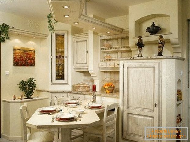малка кухня в стила на фотопроектирането в Прованс