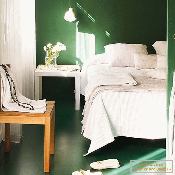Малка спалня в бял и зелен цвят