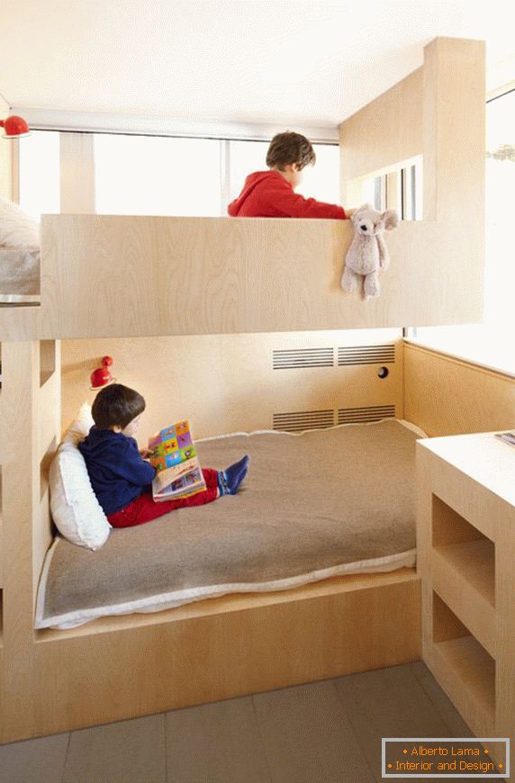 Двуетажно легло в детската стая