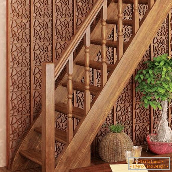 Красива стълбищна конструкция в частна къща - снимка на дървен модел