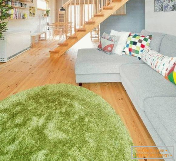Овални килими на пода - снимки на зелен цвят