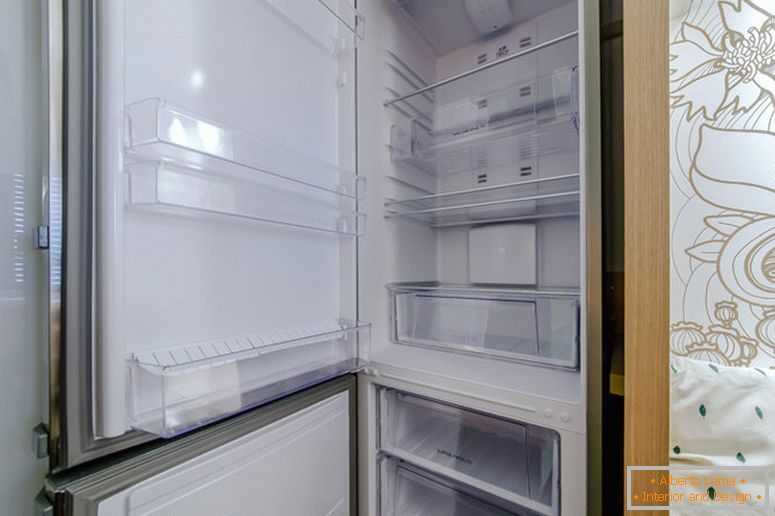 Модерен хладилник в дизайне кухни