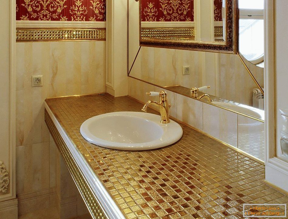 Мозаечна облицовка на малки елементи в банята
