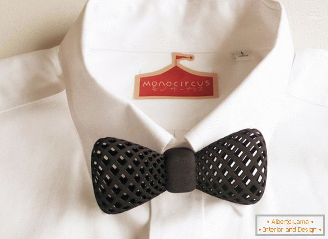 Общ изглед на ризата отпечатана вратовръзка-пеперуда от дизайнерското студио Monocircus