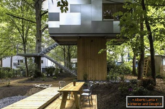 Необичайна дървесна къща: план