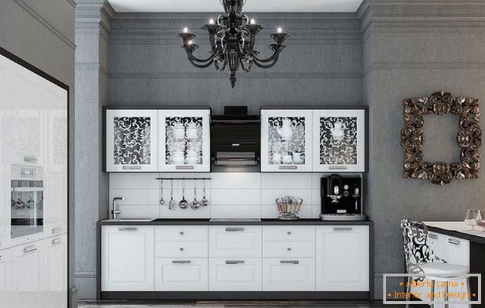 Кухнята е изработена в изгодна комбинация от контрастни бели и черни цветове. Гланцираните повърхности се вписват елегантно в интериора в неокласически стил.