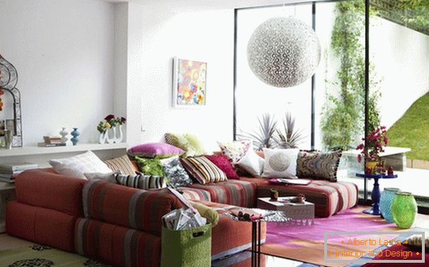 Цветни мебели в хола