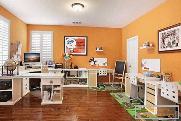 оранжеви стени-домашен офис