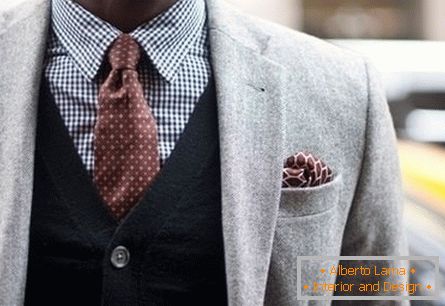 Изборът на вратовръзка за сивото яке