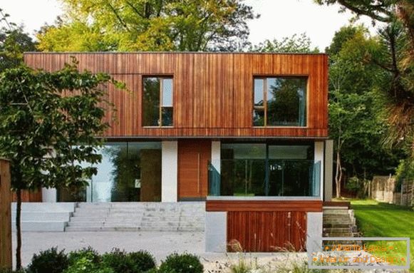 Красив дизайн на фасадата на частна къща - снимка на двуетажна къща