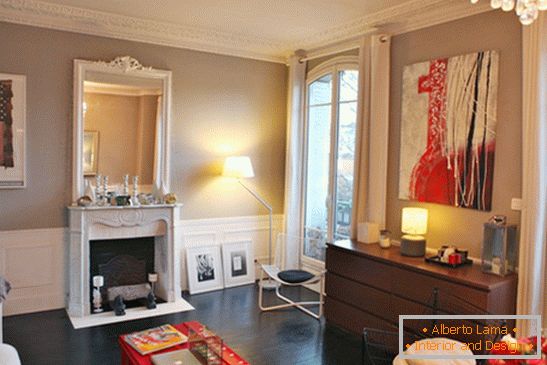 Хол на малък апартамент в Париж