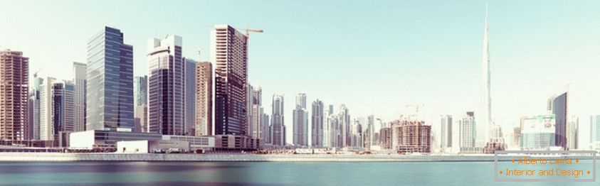 Пейзажът на Дубай в зори