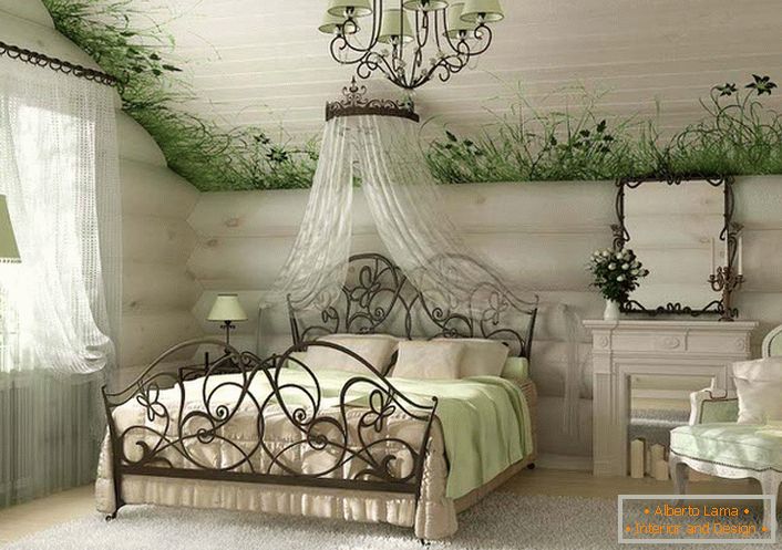 Светла, просторна спалня в стила на страната е забележителна със специален таван, по който се изобразява свежата зеленина с редки цветя.