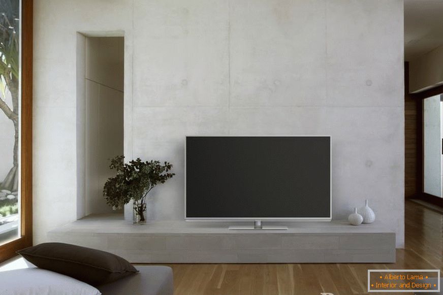 Телевизор на стената
