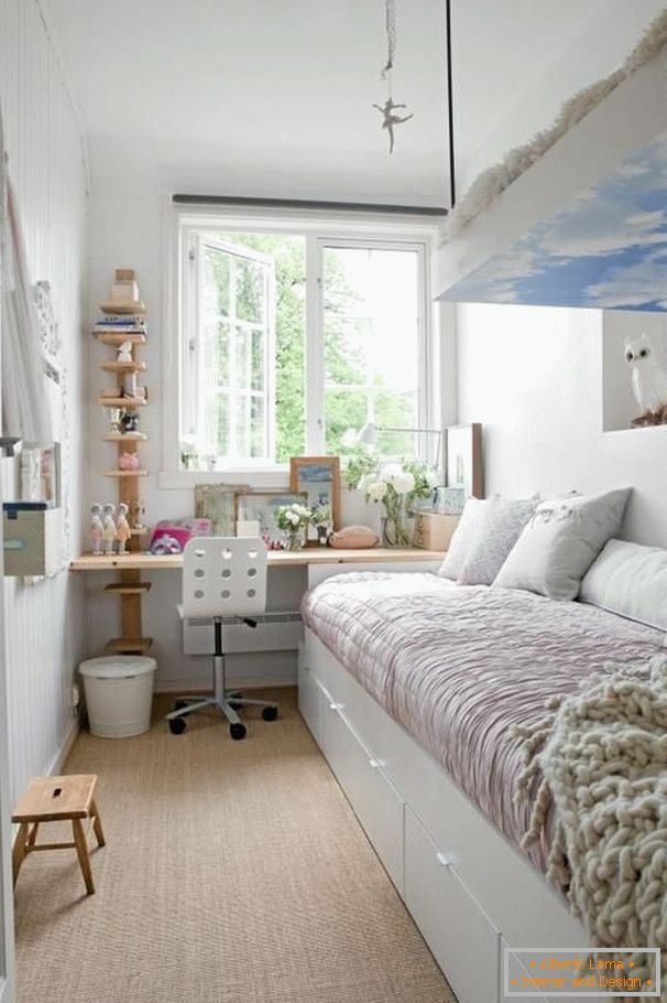 Стесната спалня в бял цвят