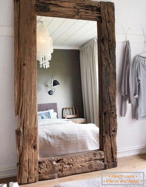 Голямо огледало в спалнята