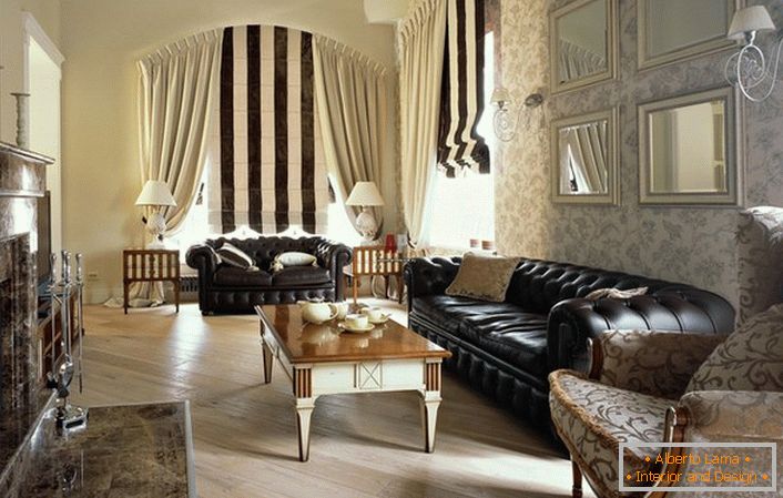 Пример за гостна стая. Дизайнерът в интериорния център постави луксозните кожени дивани на Честър и ги победи със светъл тапет. 