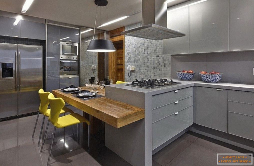 Кухня с дизайн в сиви тонове