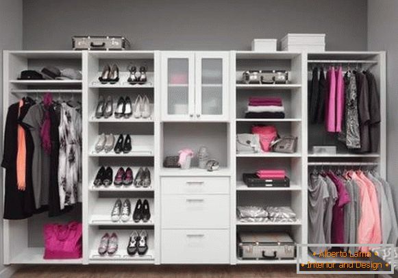 Вътрешно запълване на гардероба в спалнята - фото гардеробной девушки