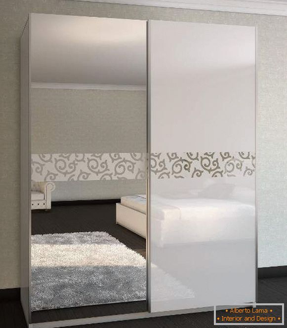 Модерни купе шкафове - фото дизайн в спалнята с огледало
