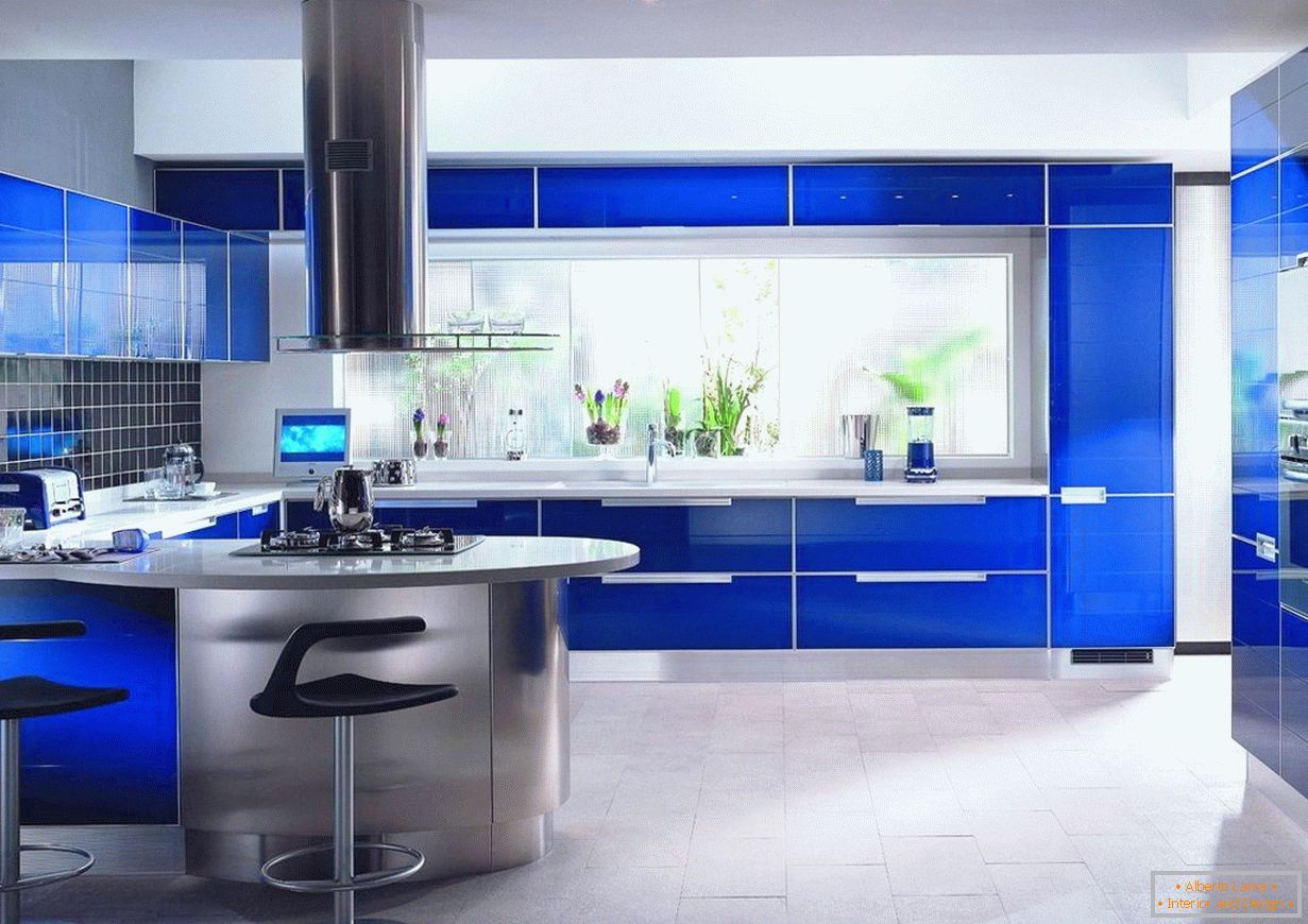 Фасадите на кухнята в синьо