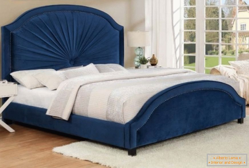 Синьо легло с кадифе
