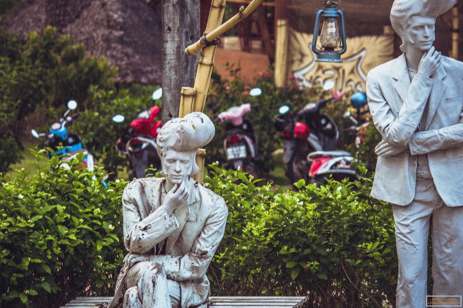 Скулптури на Елвис в село Тайланд
