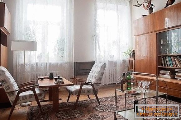 Дизайн и мебель в стиле минимализъма Советского Союза