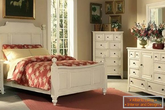 Мебелен комплект за спалня в стила на Прованс