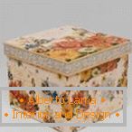 Кутия с оранжеви и жълти цветя
