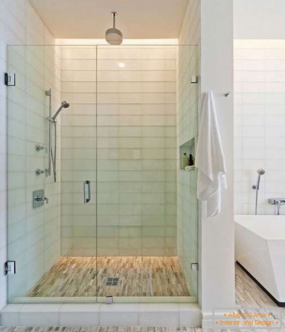 Стъклени врати за душ - снимки в банята