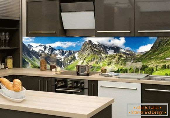 Стъклена престилка за кухнята с пейзаж - снимка в интериора