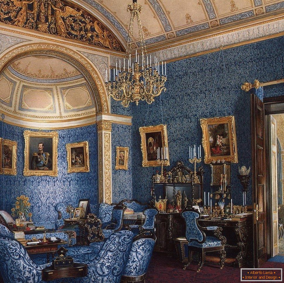 Интериор със сини стени и мебели